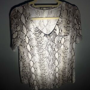 MTS snakeskin pattern V-neck with pocket